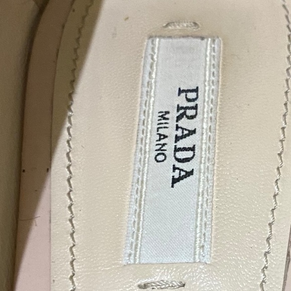 Prada Beige Patent Leather Bow Pointed Toe Kitten Block Heels Classic Quite Lux - Picture 14 of 16